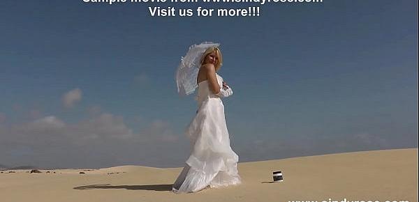  Sindy Rose the fisting bride in public on the dunes